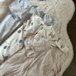 SOLD ❌POST - SET OF 3 - Old Navy Baby Zip Sleepers